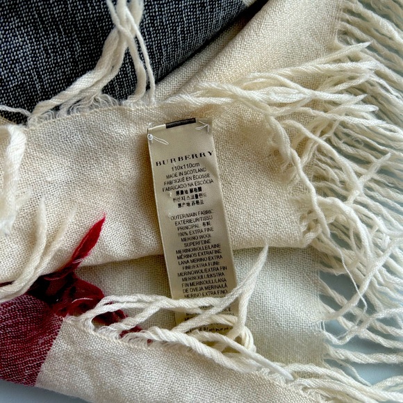Burberry Wide Check cashmere Scarf - Picture 2 of 3